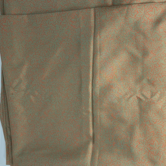 Tan/Red Leaf Outline Slinky Fashion Fabric - Rosewood - Blouse Dress 60" x 5 yd - Picture 10 of 11